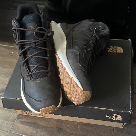 The North Face Men's Black and Brown Boots - Picture 1 of 4